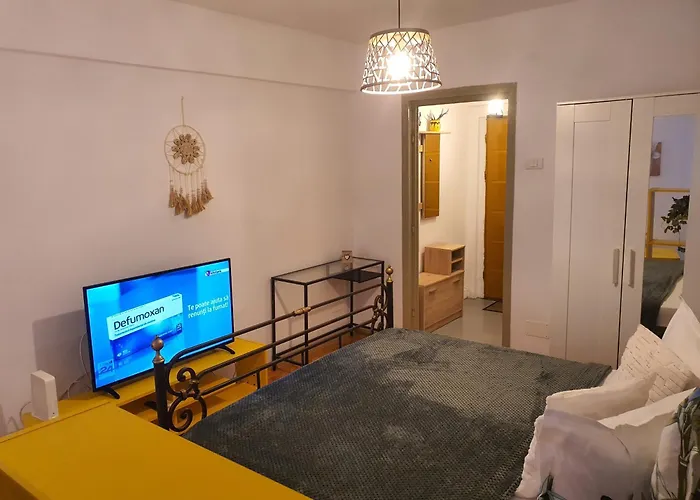 Yellow - Calea Victoriei *