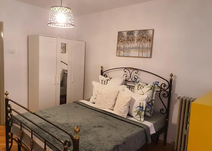 Yellow - Calea Victoriei *