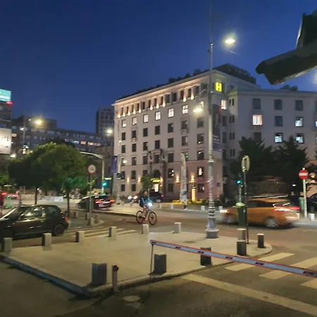 Yellow - Calea Victoriei 부쿠레슈티