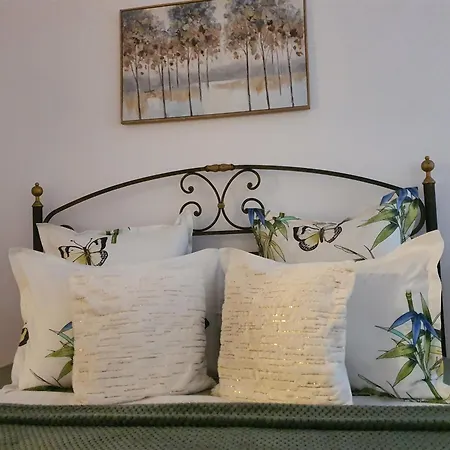 Yellow - Calea Victoriei Bukarest