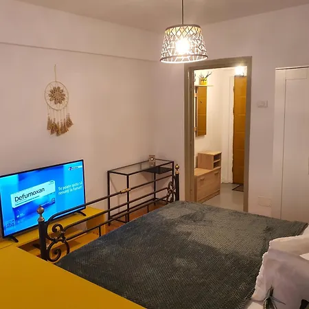 Yellow - Calea Victoriei *