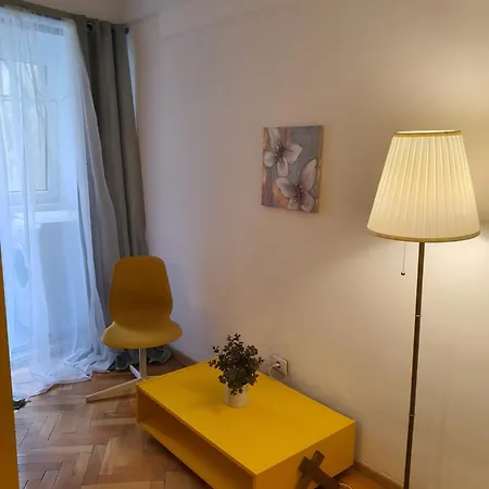 Yellow - Calea Victoriei *