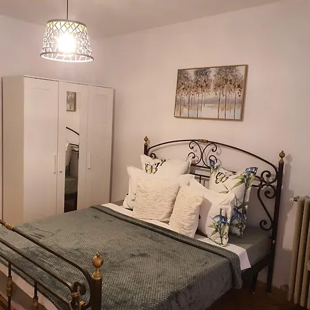 Yellow - Calea Victoriei *