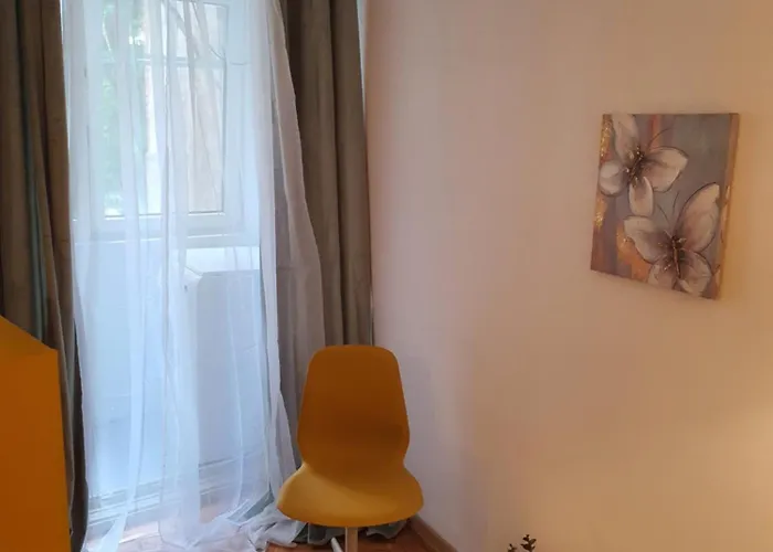 Yellow - Calea Victoriei * Bucureşti