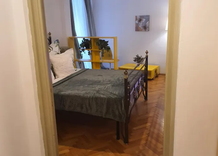 Apartment Yellow - Calea Victoriei Bucharest